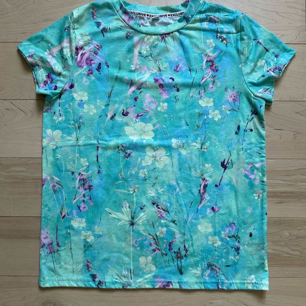 Floral Print Short Sleeve Tee in Aqua and Lavender